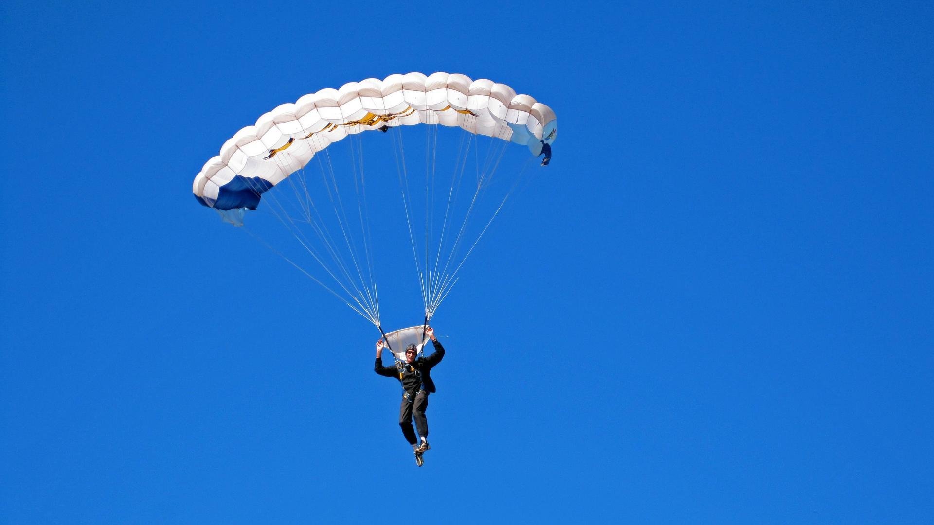 开云体育中国官方网站-“东部新区定向赛场：徒步越野带来全新赛事体验”